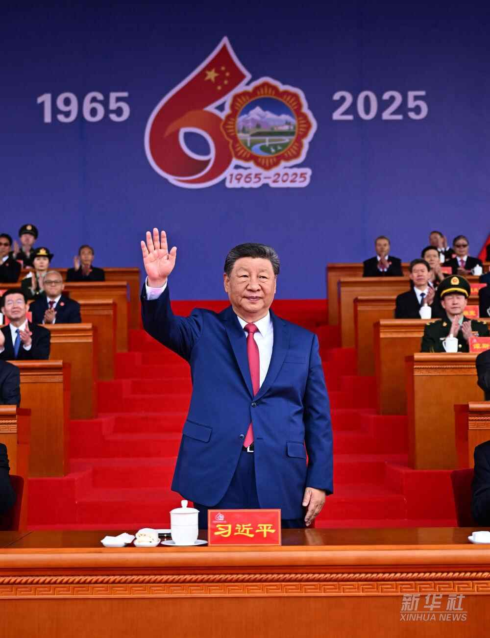 乍一看，三个问候是斑块，请参阅习近平将军对