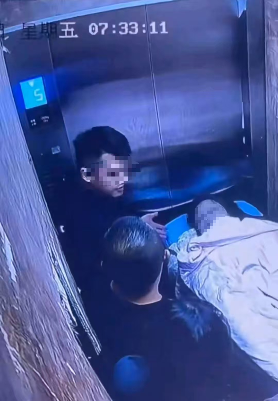 该名女子被怀疑在丈夫的家中被暴力杀害，受伤