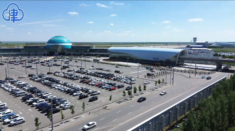 记者指出，中亚的中国标准“驱动器”与阿斯塔