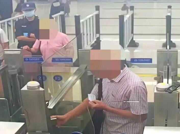 不要笑或哭！ 80岁的男子将身份证更改为10岁：您