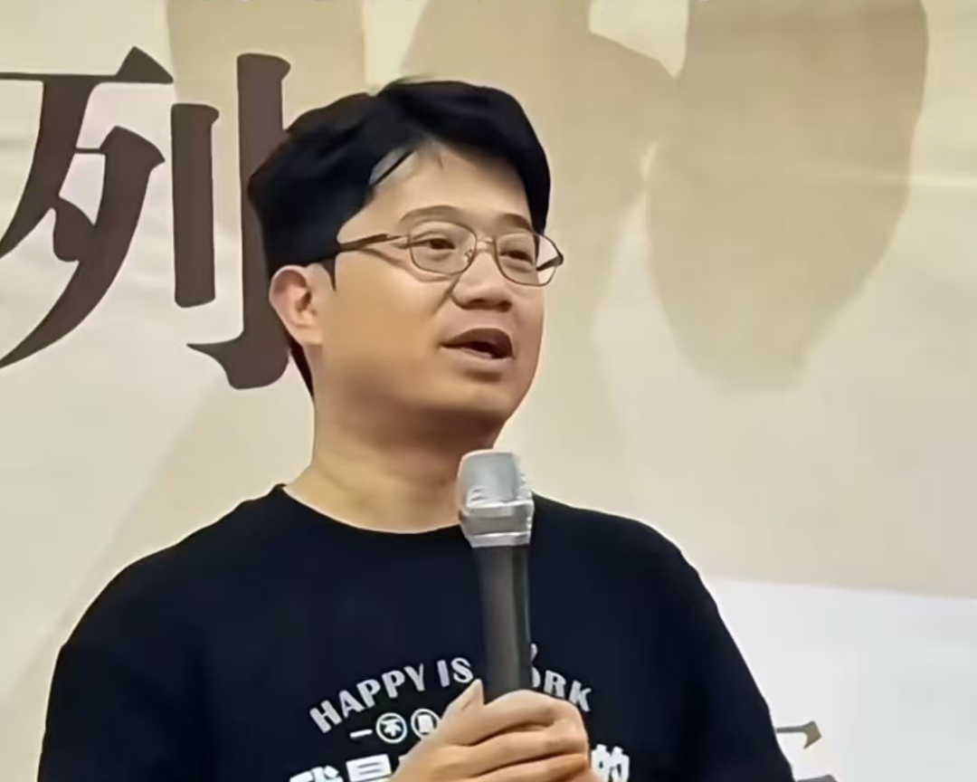 “不要告诉老师你父亲是谁？”作家马·博恩（