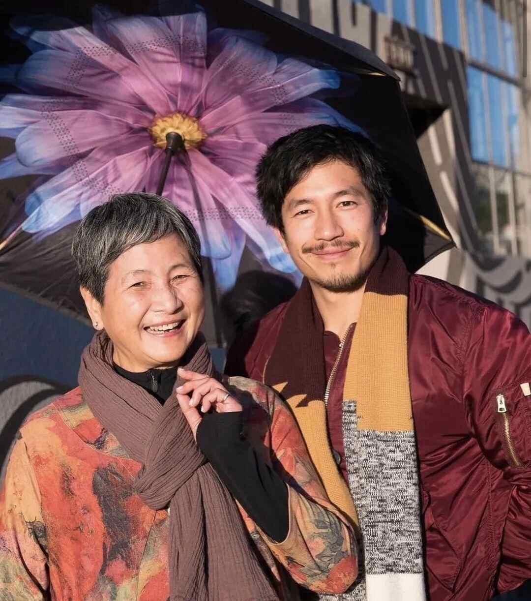 演员郑皮蒂（Zheng Peipei）的儿子对妻子患有癌症