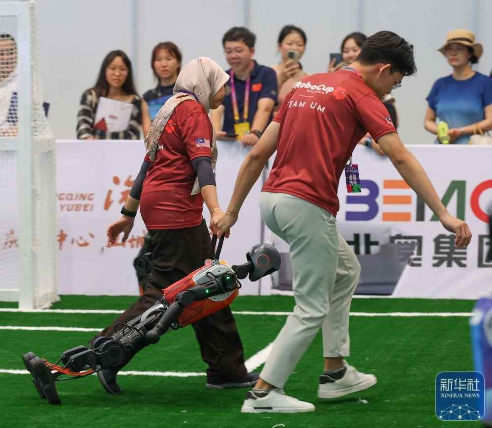 xinhua所有媒体+丨在智能博览会上查看“智能制造