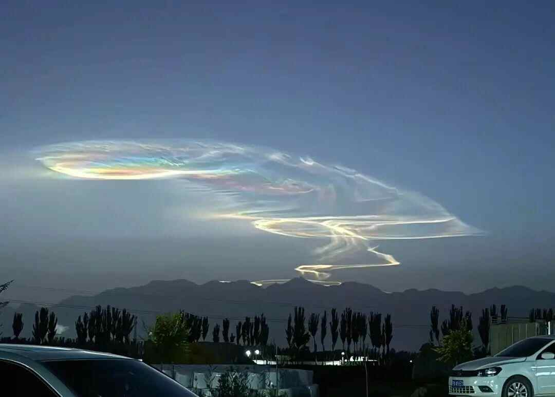 Ningxia和其他地方出现了“五颜六色的吉祥云”！