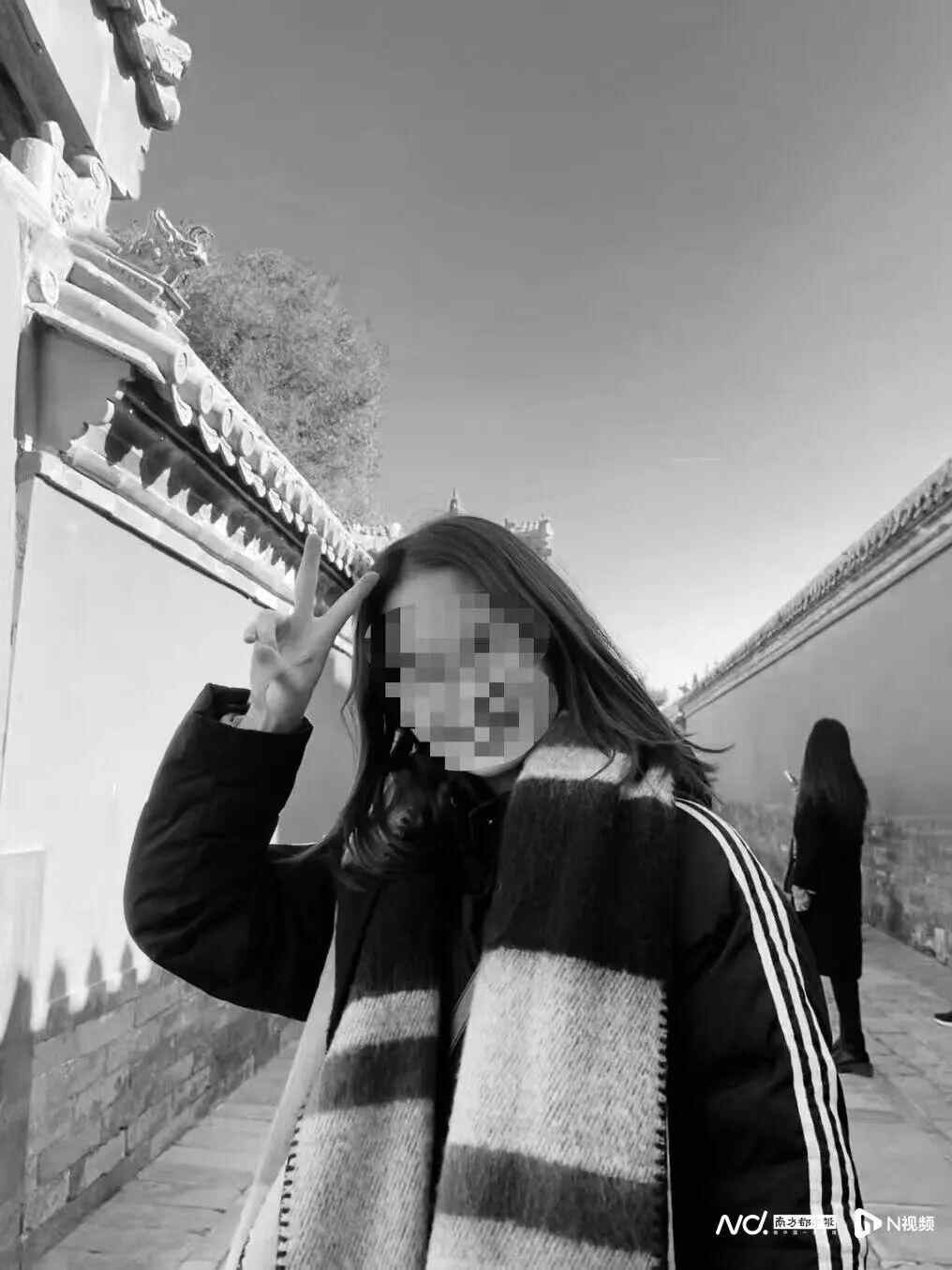 拿着刀驾驶和刺伤...一名佛山妇女，广东申请离