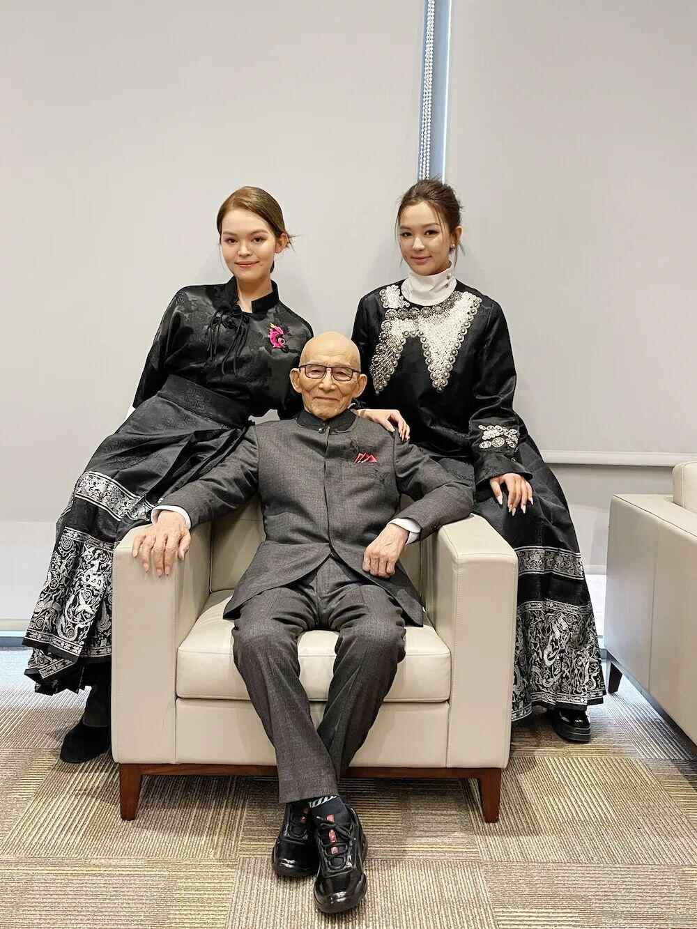 92岁的Benchang出现在一次采访中，并回应了为什么