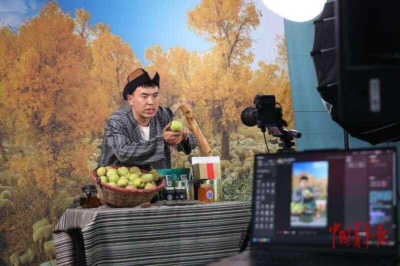 新疆尤利：这里有美女，还有更多的挣扎