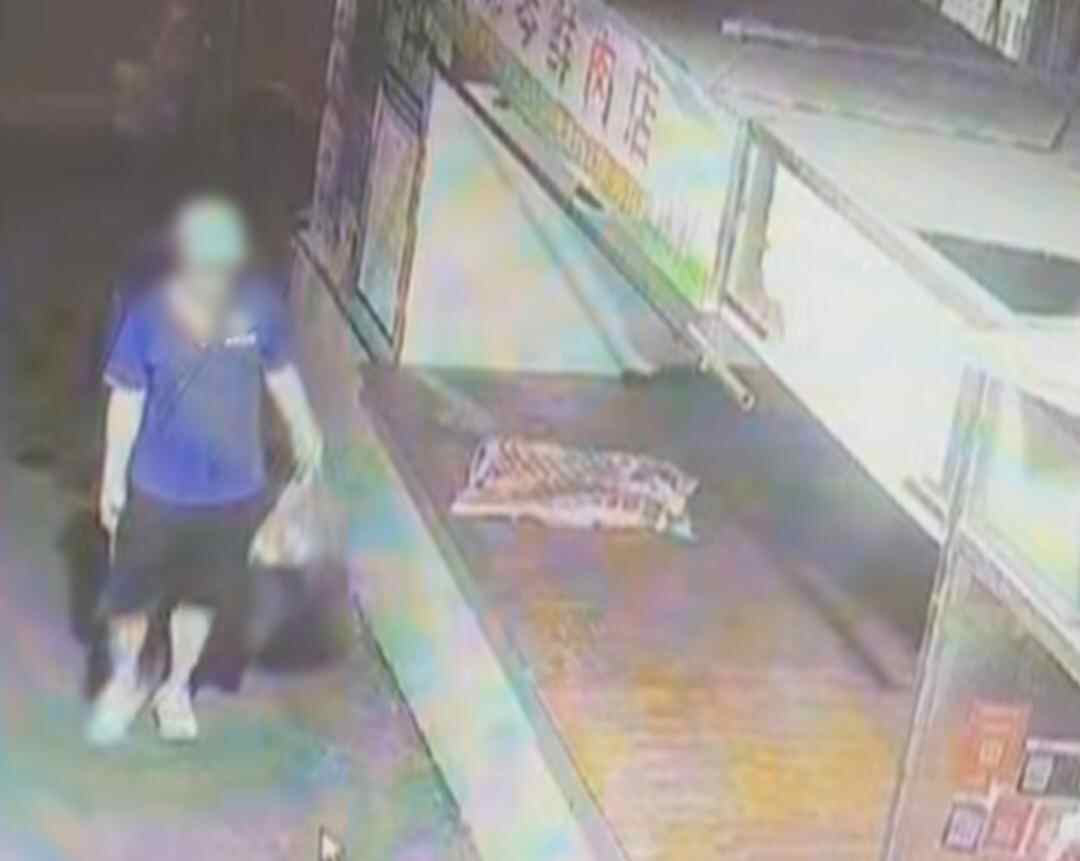 我喜欢各种美味的食物，但是我缺乏钱！贪婪的