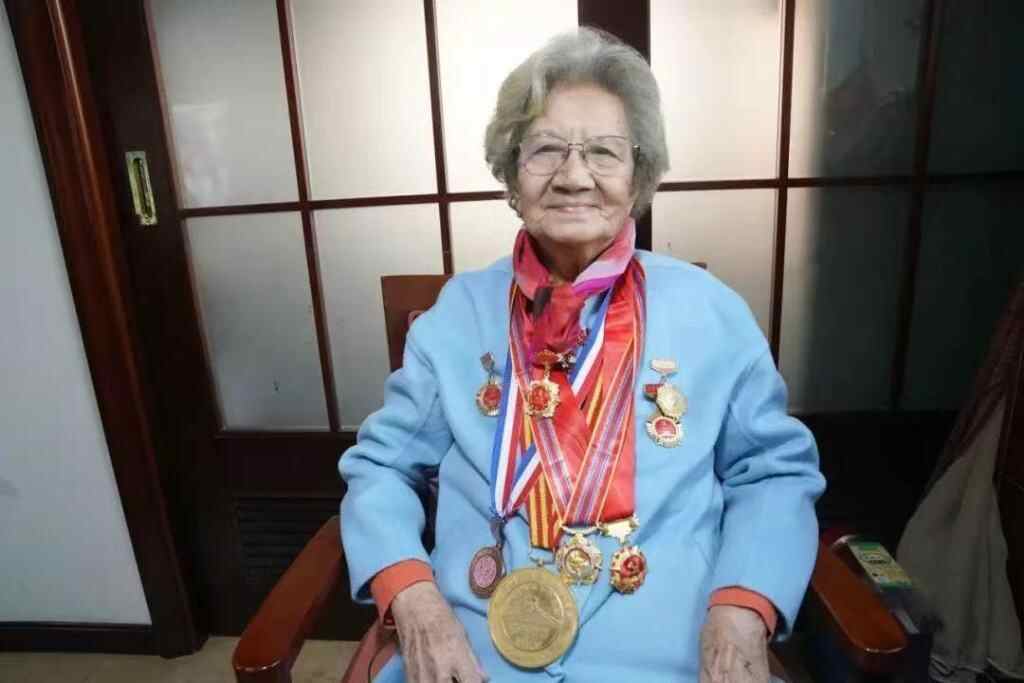 艺术家Chen Qi的表演去世，享年96岁，称为“国家