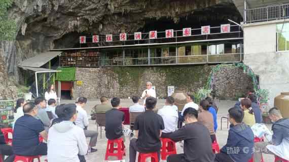 台湾海峡两侧之间的爱与北纬25度相连，山和海洋