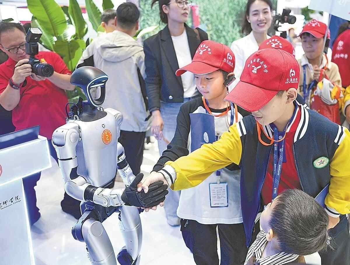 出征技能大赛 广东既有技能人才还有“机器人大军”