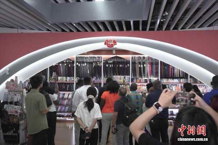 来自16个非洲国家的企业的代表去了郑安格“获得