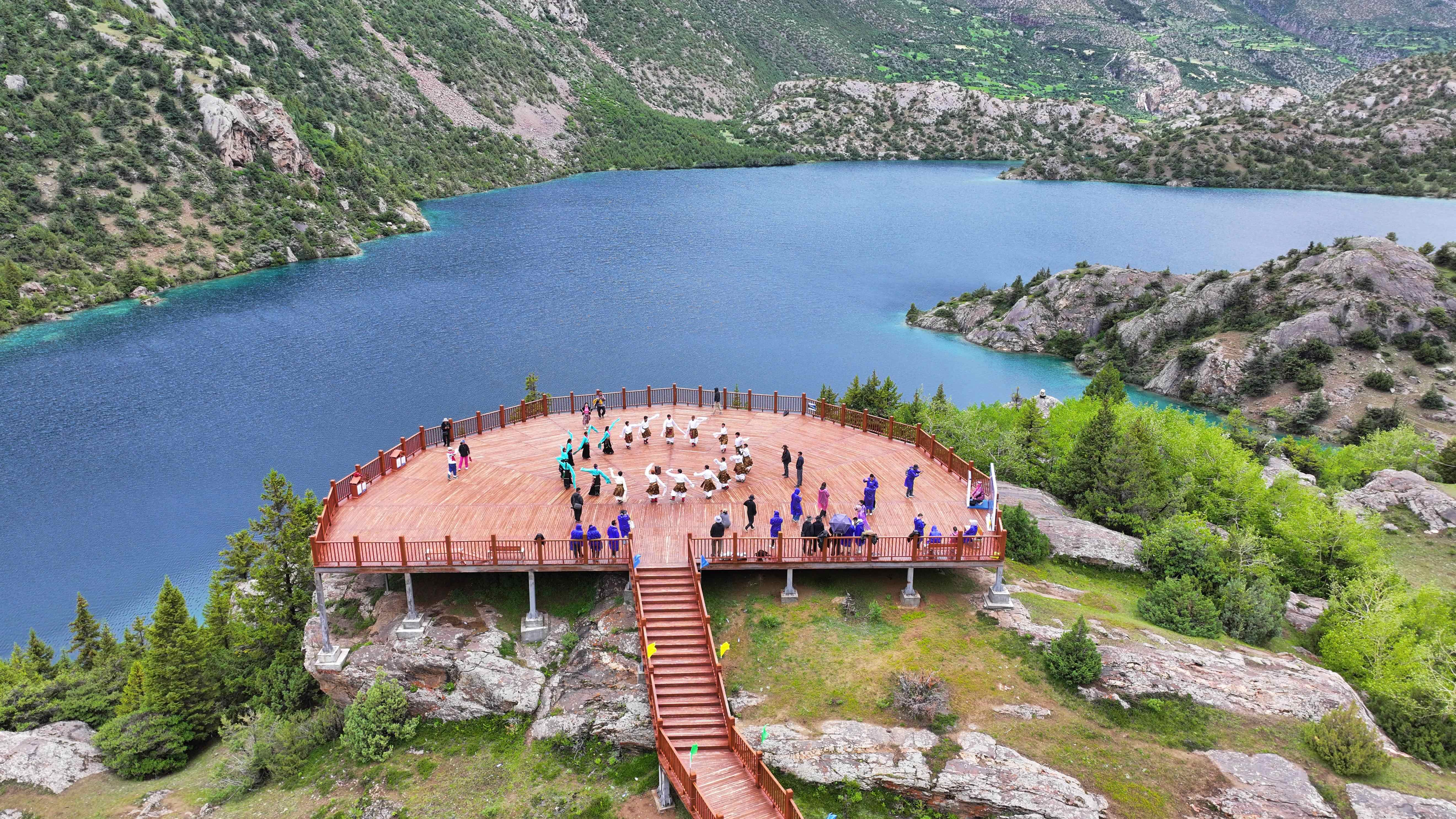 在悬崖上，您可以看到无尽的希望