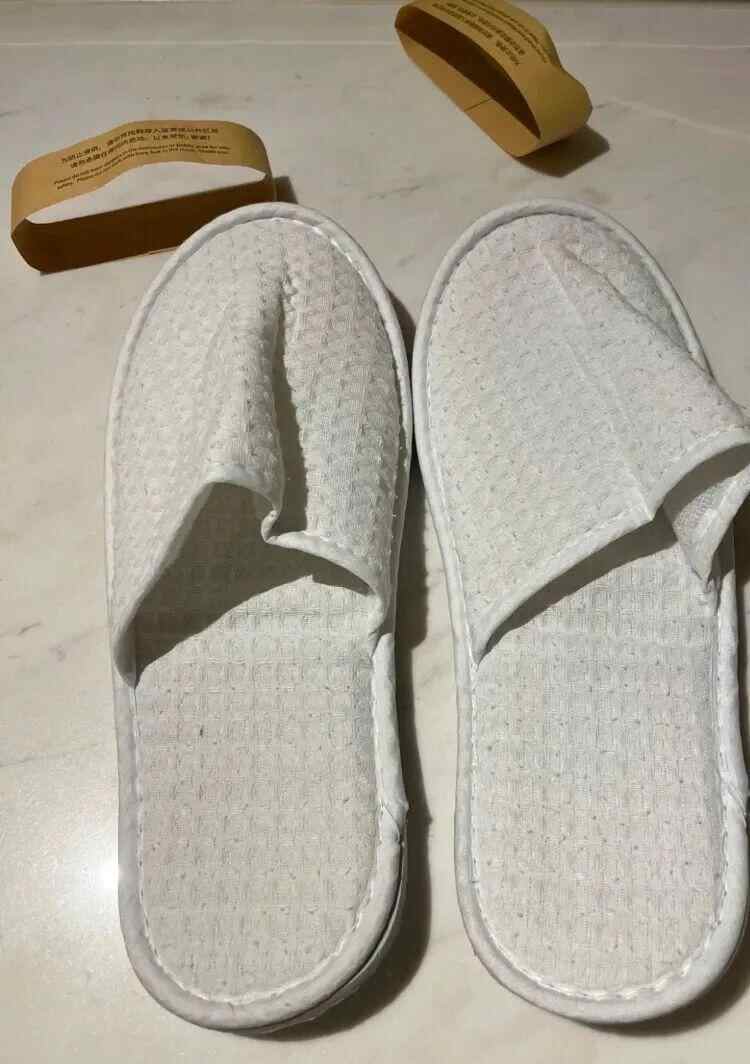 不要让“二手拖鞋”透支“五星级信任” |街头谈