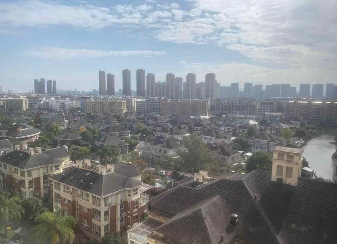 有传言说，主人挖了一个地下室并私下挖了河道