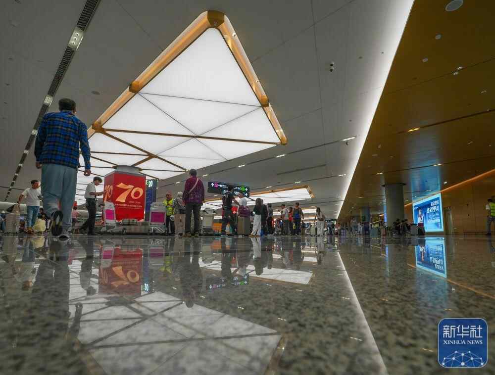 新丝绸之路的Chaohong Xinjiang 70年：三维频道连接亚