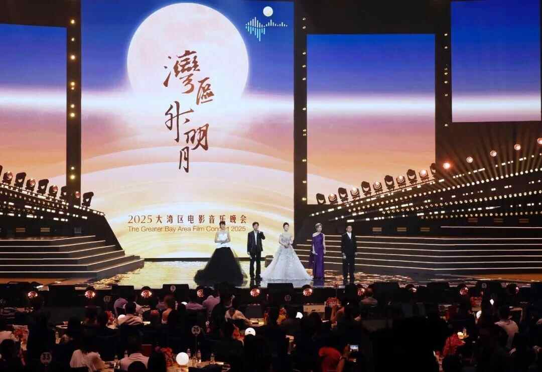 音乐是船，明亮的月亮在湾区闪闪发光｜夜晚的