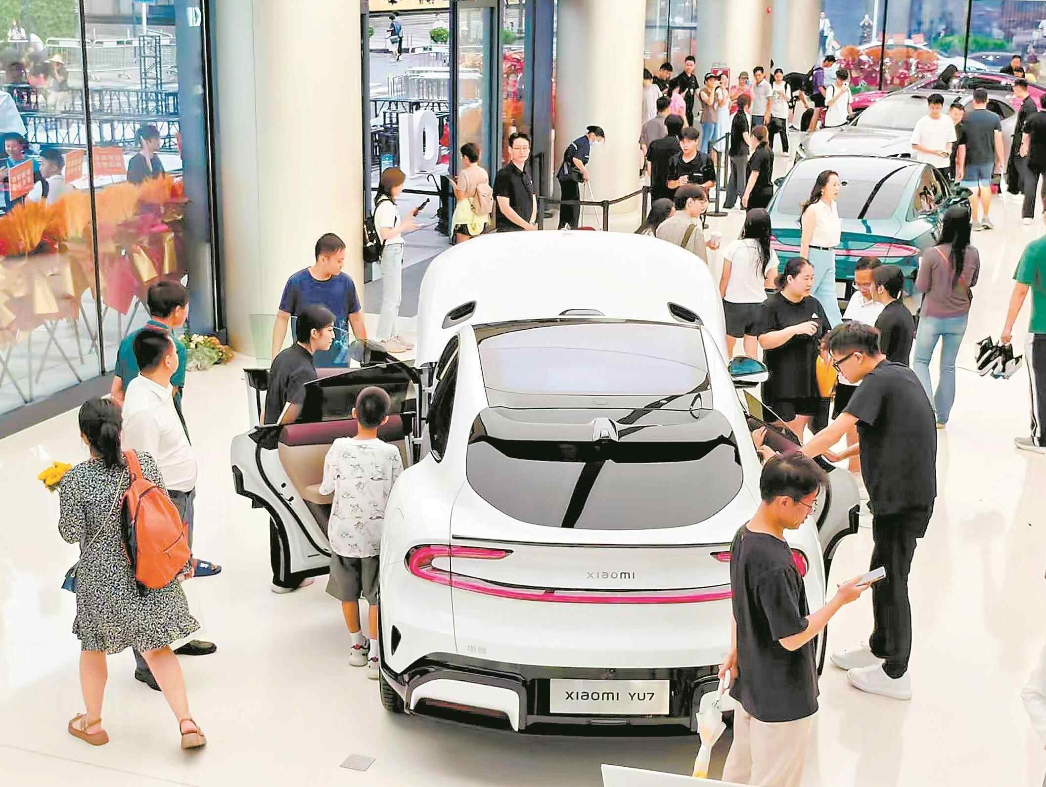 广东购车租车市场热度爆表 自驾游升温“一车难求”