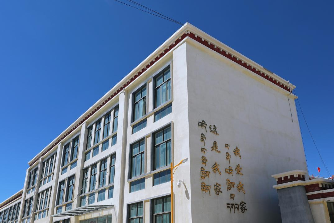 [石榴盛开和种子的花在同一心中]“我们都是一个