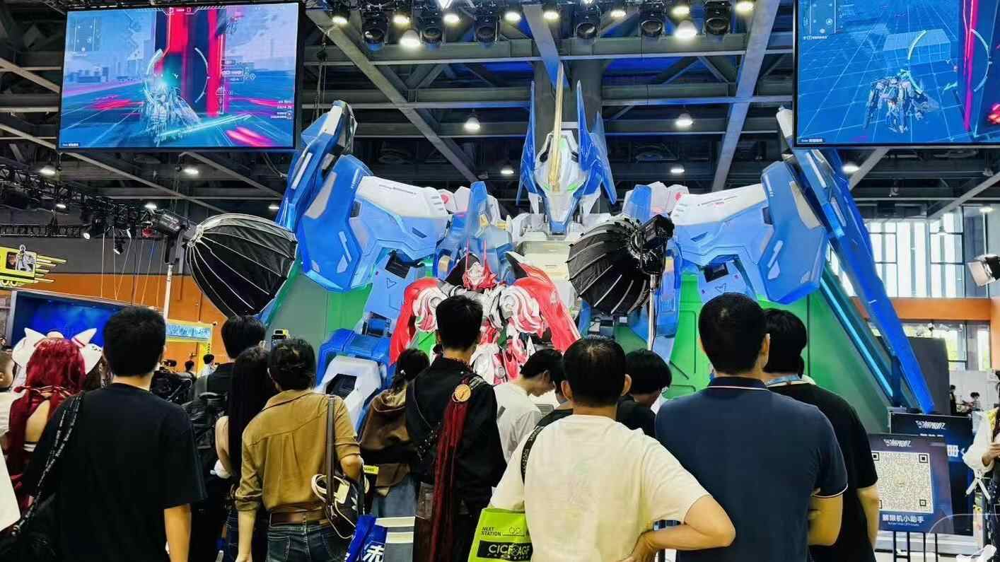 直击AGF开幕：游戏展区排起百米长龙，“痛公交”成移动派对