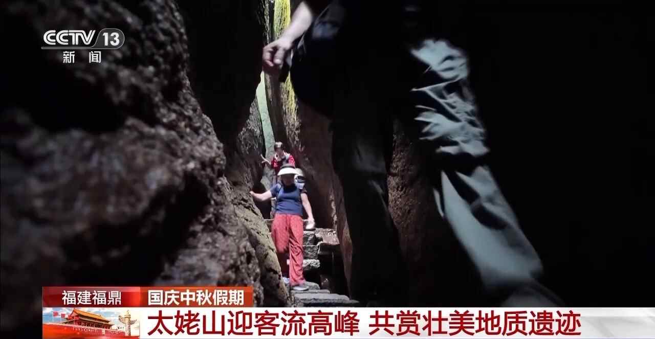 旅游景点欢迎在假期期间乘客流的顶峰，而新场