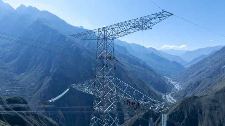 他们的节日是数千所房屋的灯光之一