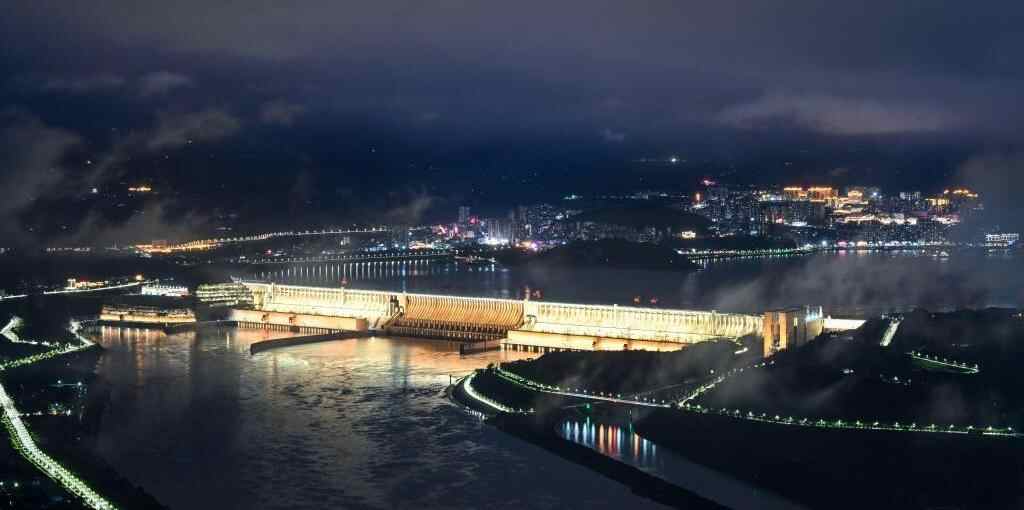  三峡大坝如诗画