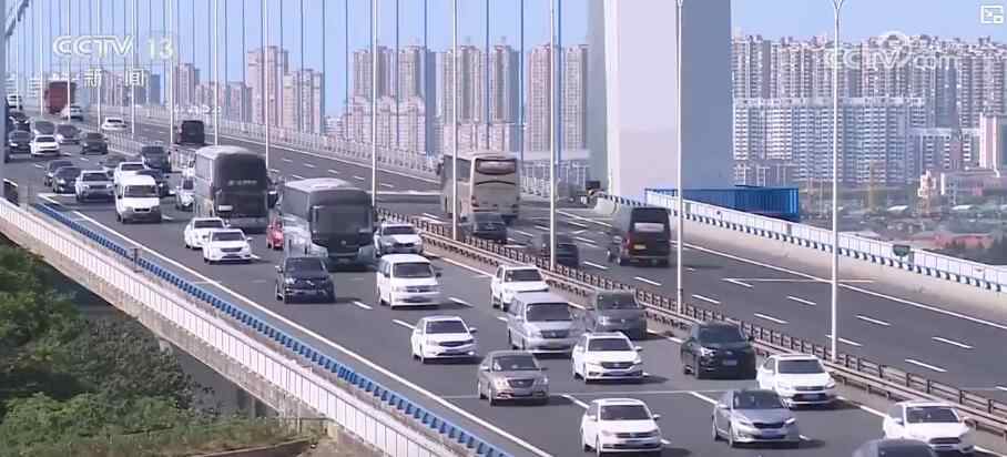 在国庆节和四月节假期期间，交通运输平稳，顺