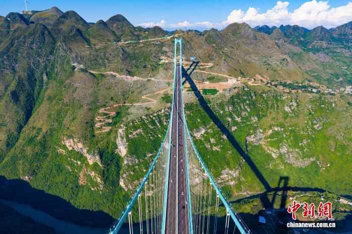 世界上最高的桥梁成为热门的打卡目的地。桥梁