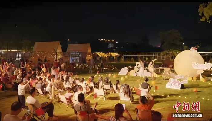 港澳台青年在浙江龙岗镇过中秋