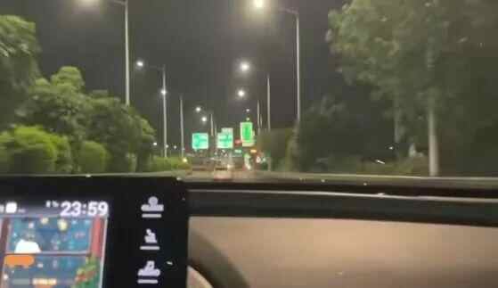 一名男子假期在高速公路上晚点8秒，交了500多元