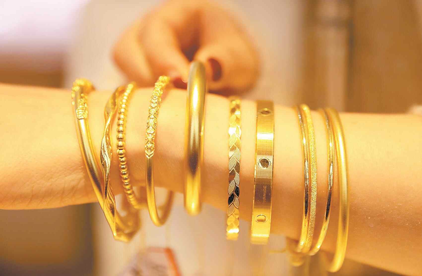 今年金价上涨了50%以上。你想买吗？