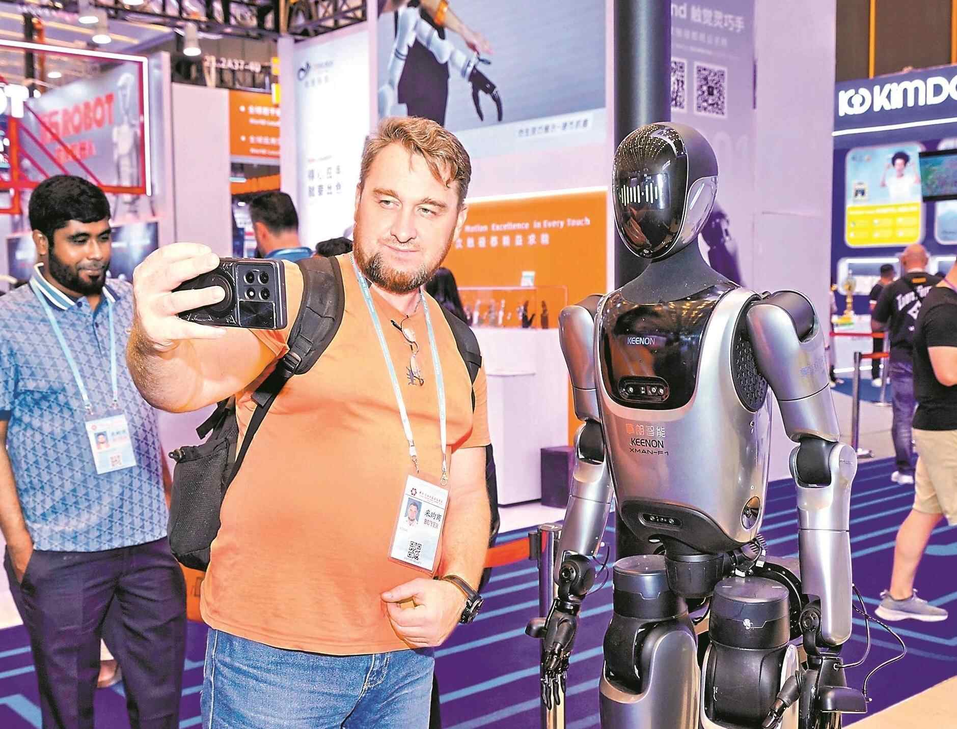 以东方逻辑定义未来 机器人中国方案经验亮相广交会