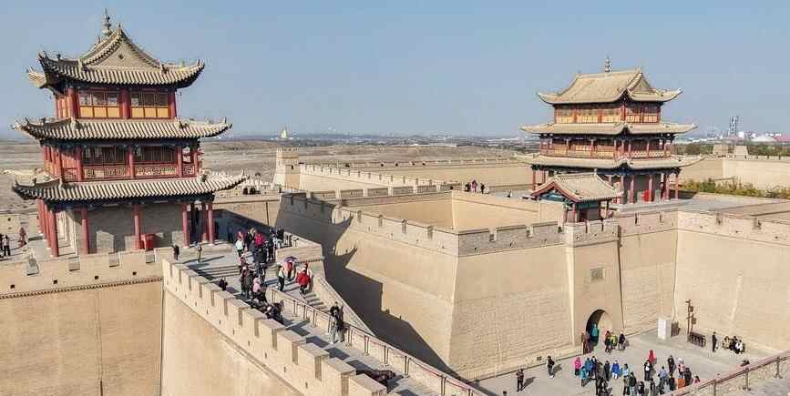  大漠雄关迎宾客