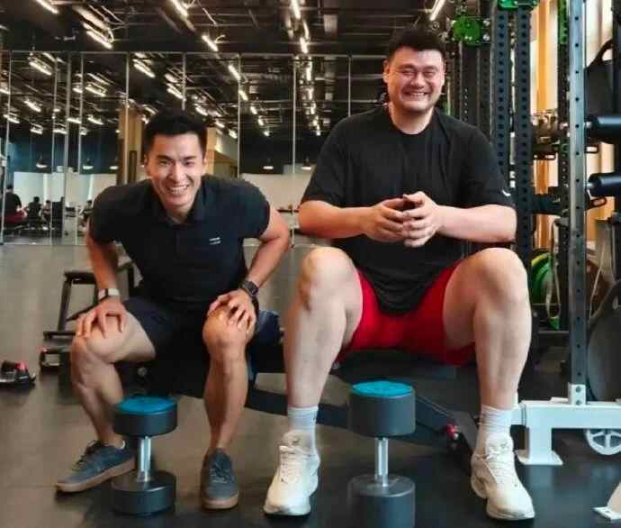 姚明近期生活状态_姚明谈近期状态:“吃饭、睡觉、打魔兽”_姚明卸任中国篮协主席