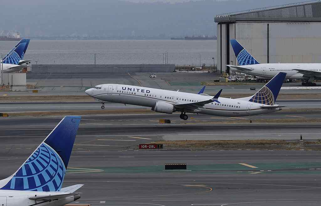 美国政府“关门”导致空管人员短缺，数千航班延误。