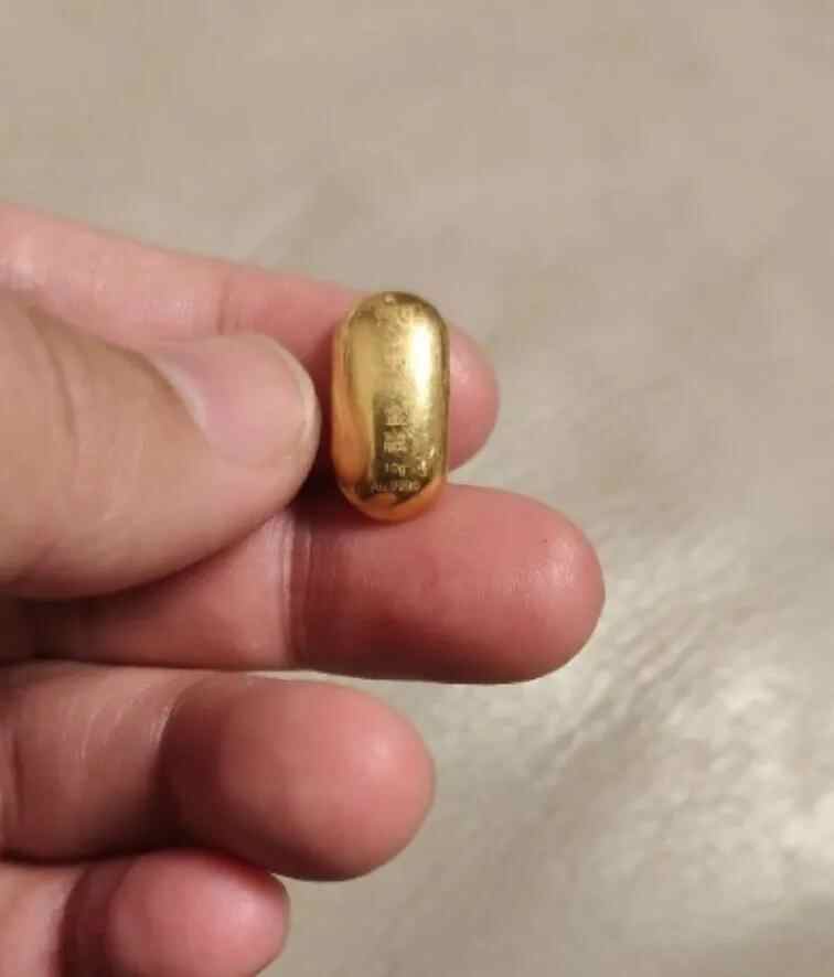 “顽童”用舌头的力量，不小心吞下了10克重的金
