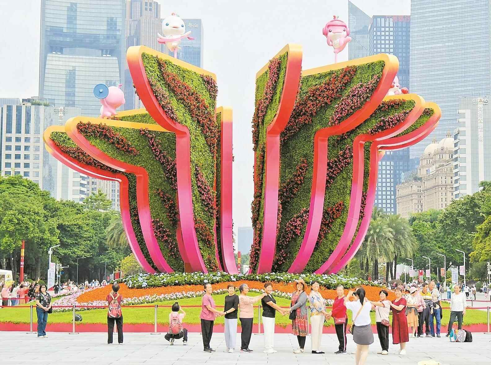 广州园博会启幕 共设38个精品展园、64处花艺节点