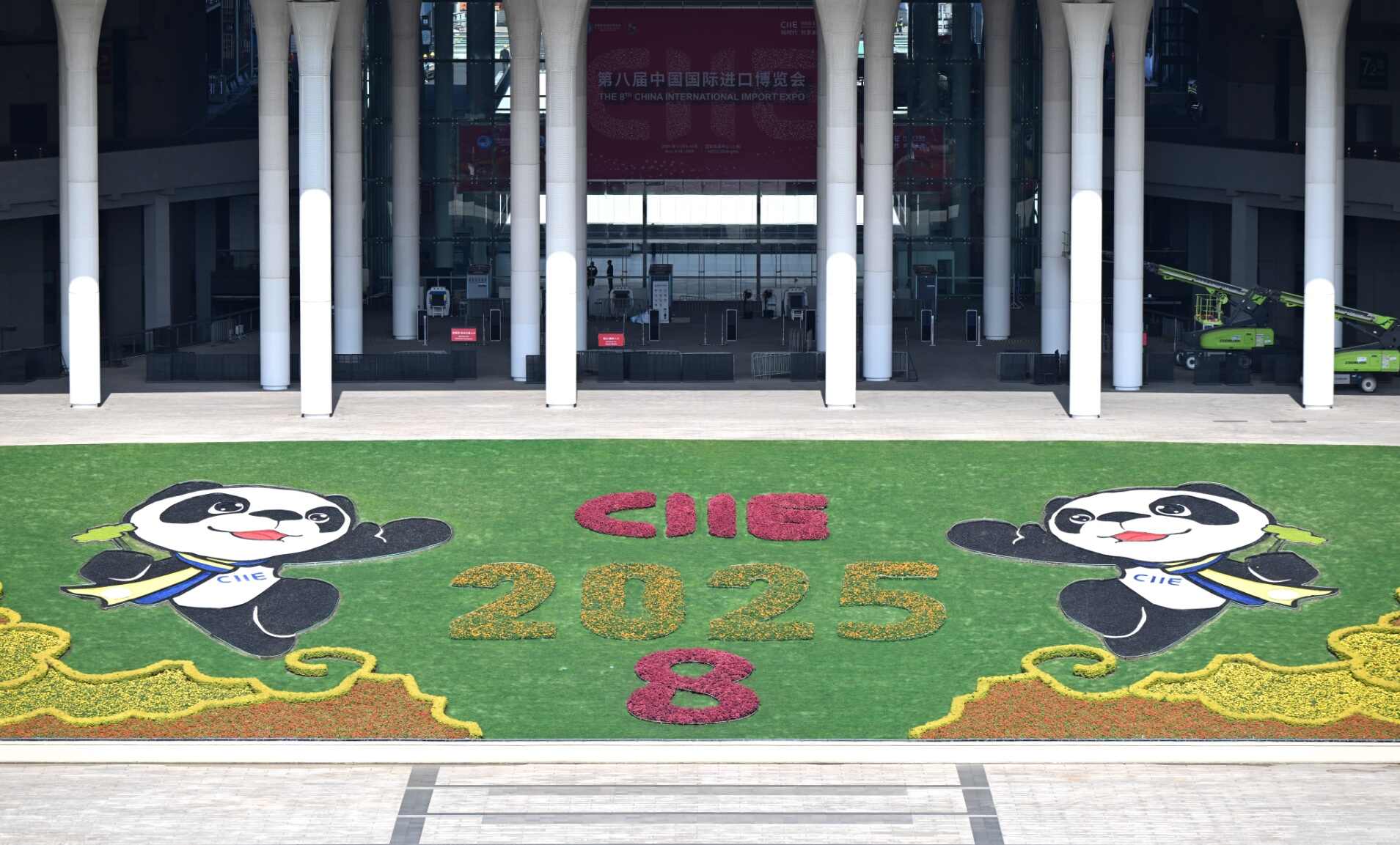 精耕细作保障生产，上海进博会氛围浓厚