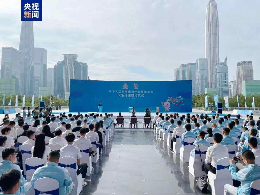 他看不到火炬，但他写下了火炬接力的主题曲