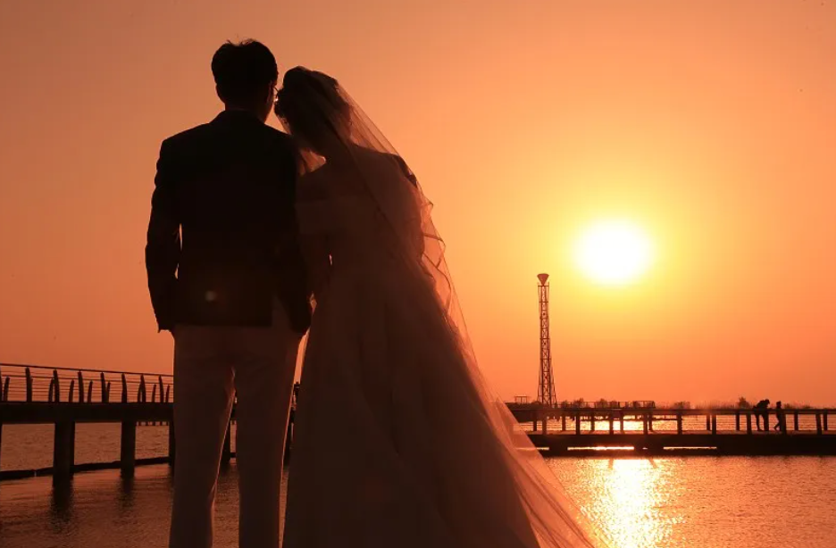 订婚后，他没能及时送给女方36万元新台币的彩礼