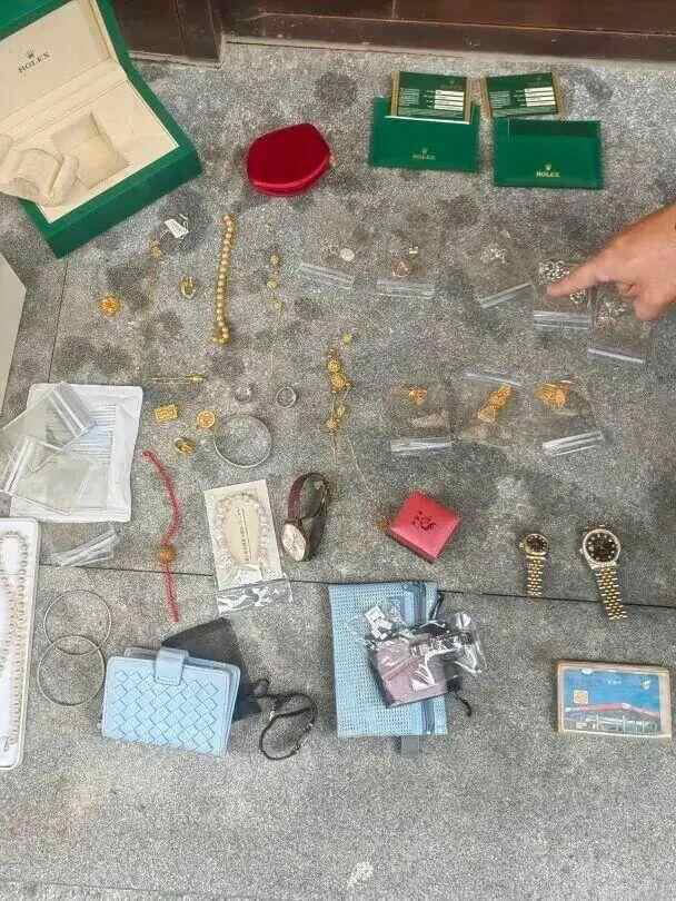 小偷从邻居家偷了70万元后，大喊抓贼，引起了警