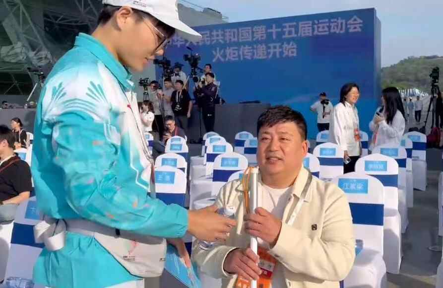 向光进军：他用音符点燃心中的火炬