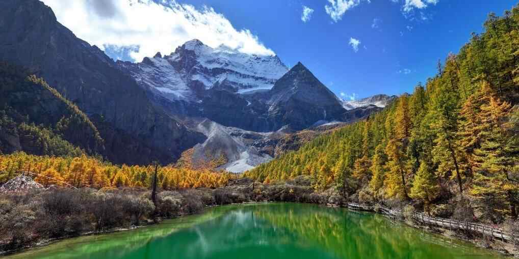  美丽中国丨穿越冰峰 遇见稻城亚丁