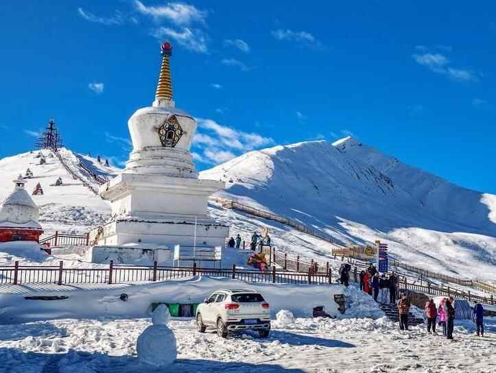 折多山白雪皑皑