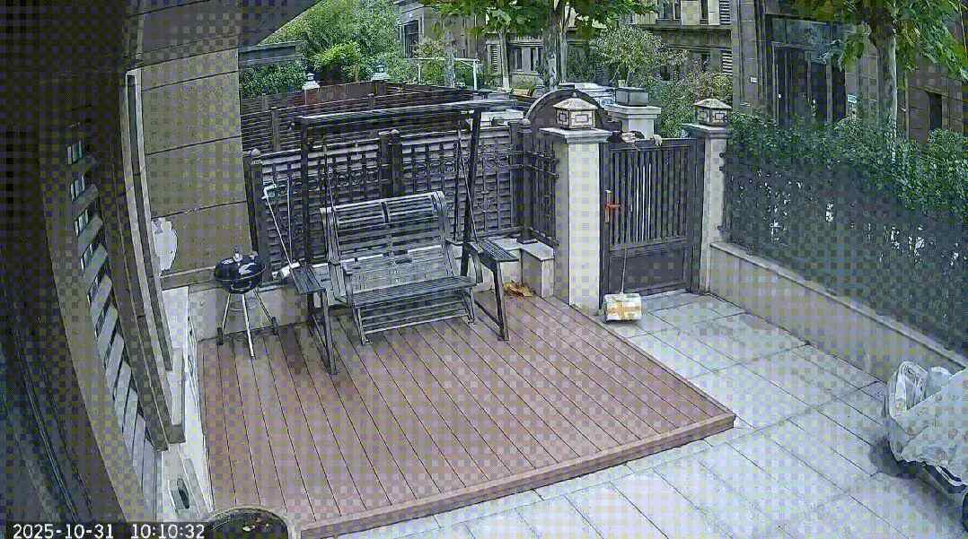 快递包裹有“尾巴”吗？网友：太热了！