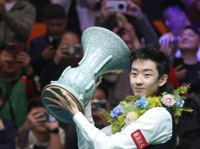  中国小将吴宜泽夺得2025世界斯诺克巡回赛国际锦标赛冠军