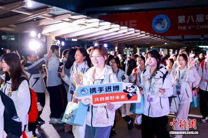 38000余片“小树叶”8年接力向世界展示中国青年