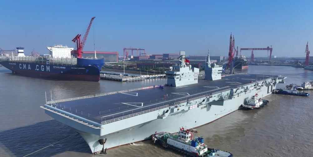  海军四川舰开展首次航行试验