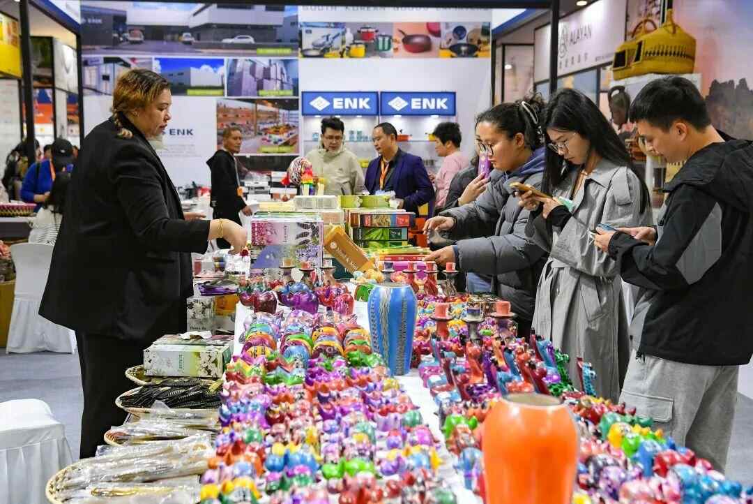 超大型市场的优势是什么以及如何利用？